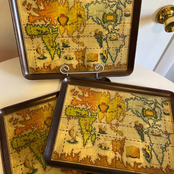 Vintage made in Japan Old World Map Decorative trays set of 3. Heavy plastic. - Picture 2 of 9